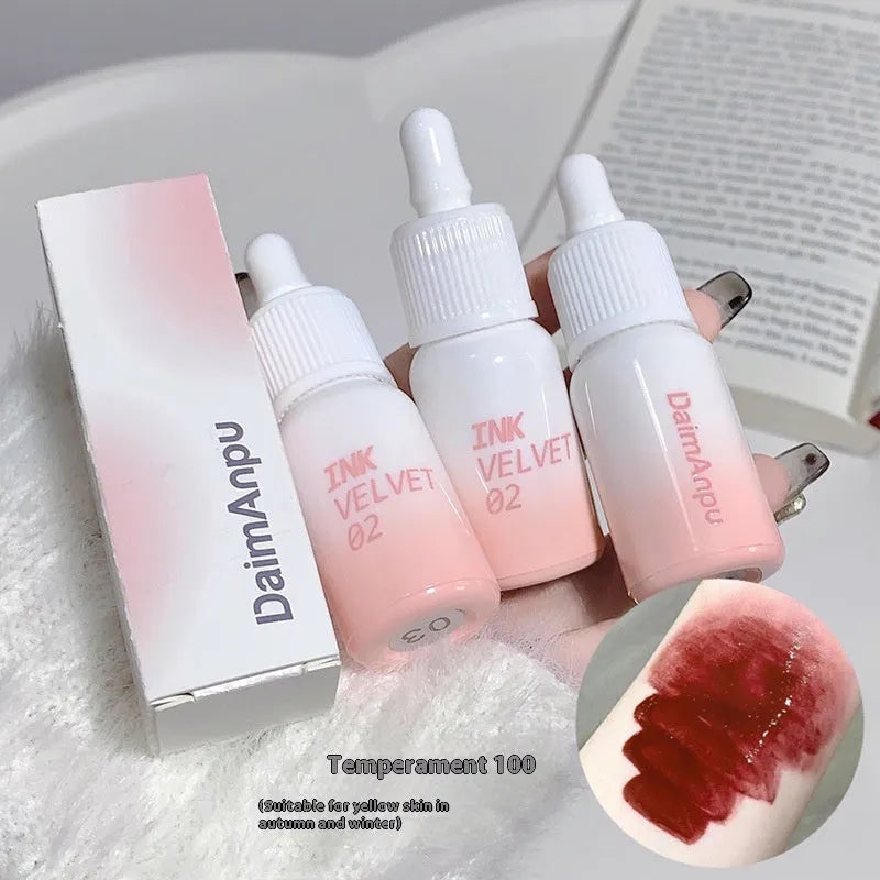Mirror Lip Lacquer moisturising lipstick in 3.5g size with four colour options