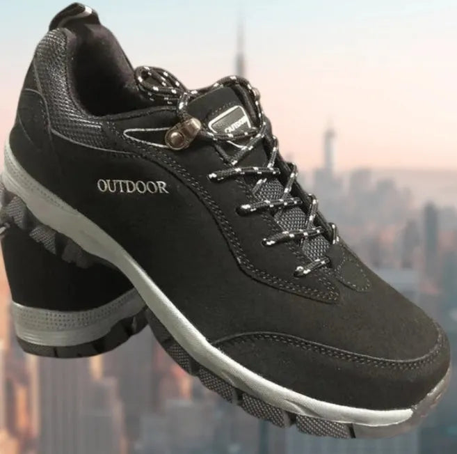 Men's large size low-cut hiking shoe in army green with viscose rubber sole.