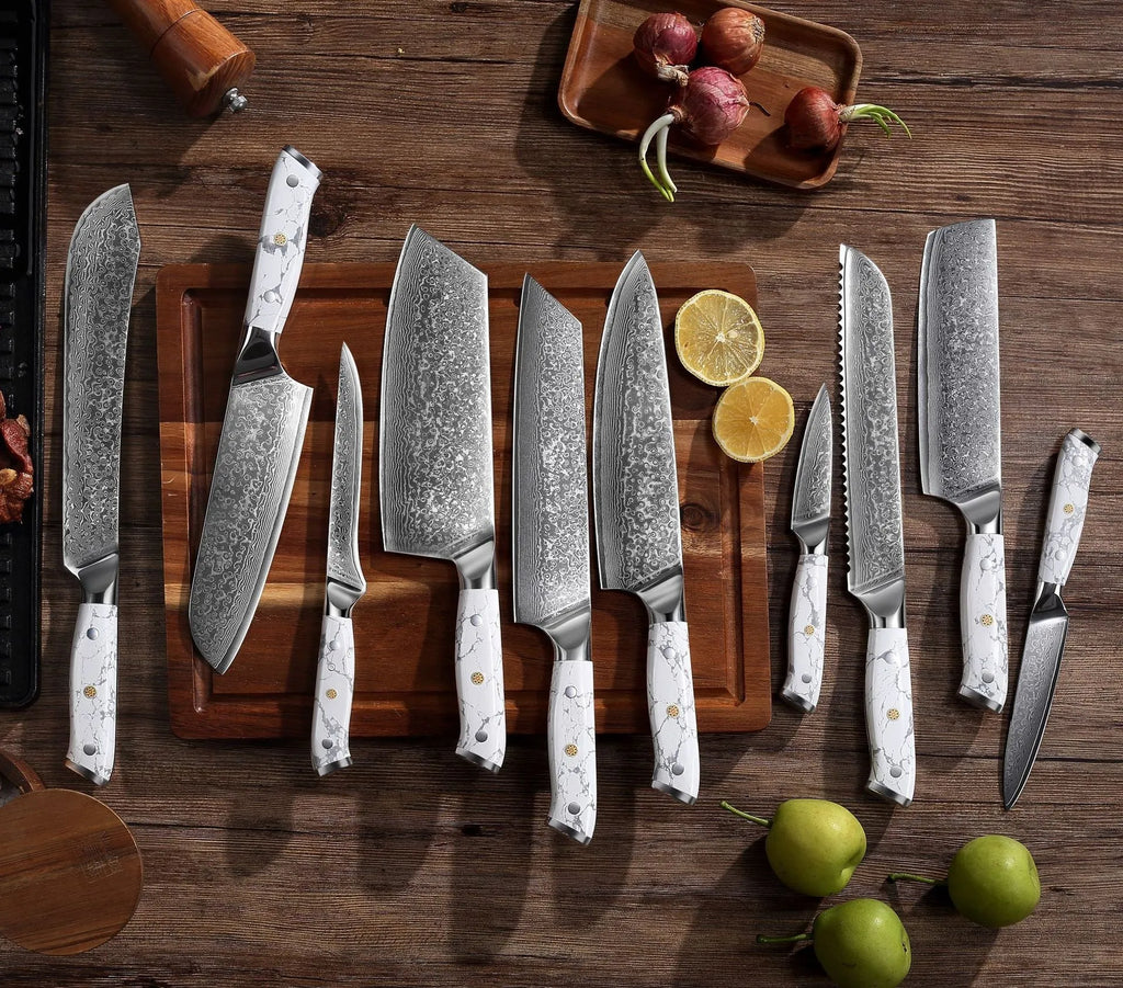 Damascus pattern VG10 steel chef knife with 21cm blade and 11cm handle for kitchen use