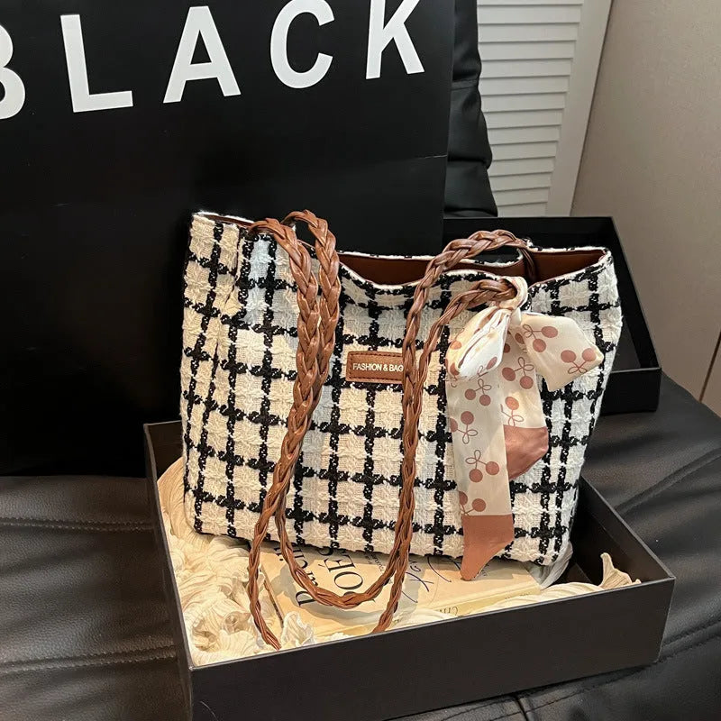 Black woolen shoulder bag with weaving details showing sandwich pocket exterior and interior organisation compartments