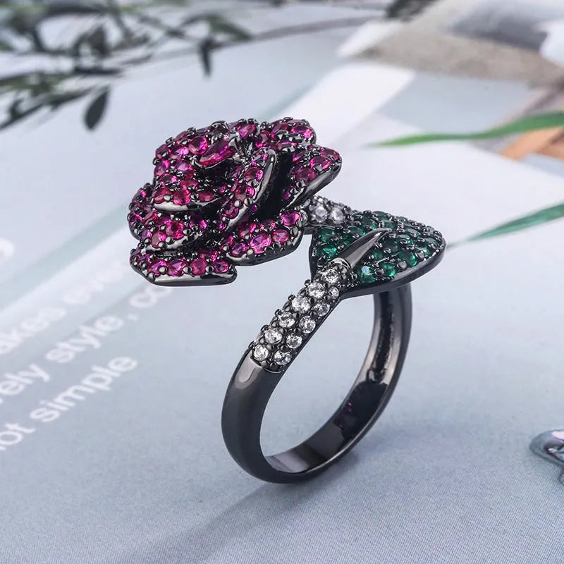 Geometric black gold flower personality ring for women on a copper base.
