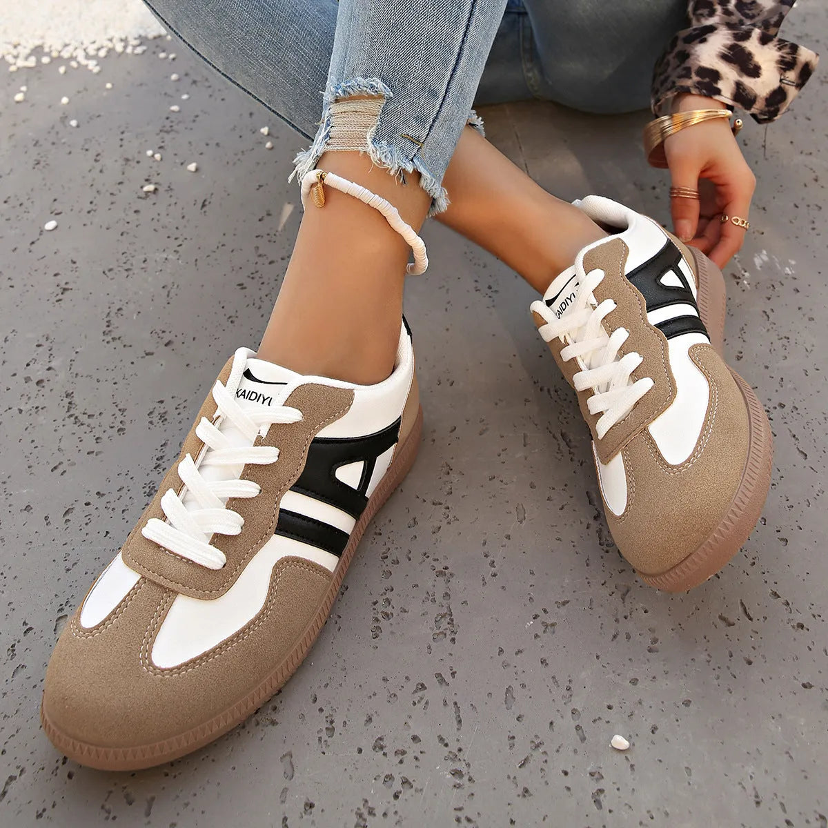 Women's retro lace-up jogging shoes in black, grey, or khaki with a platform heel and rubber sole.