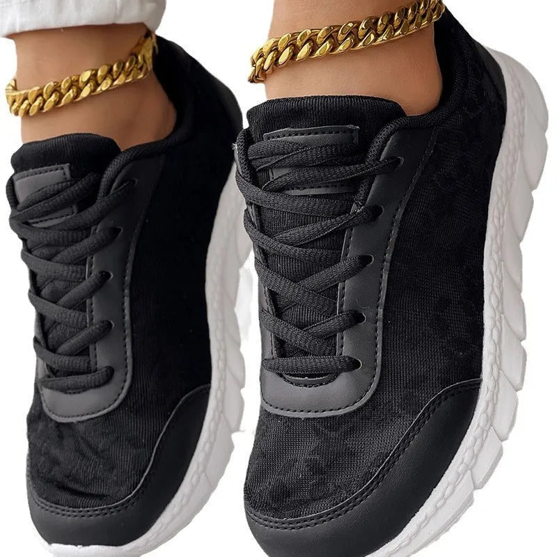 Women's canvas sports running shoes with flat heel in white, black, blue or pink colours