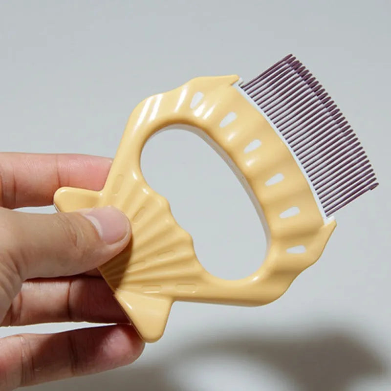 Shell-shaped pet grooming brush with bent wire bristles in green colour