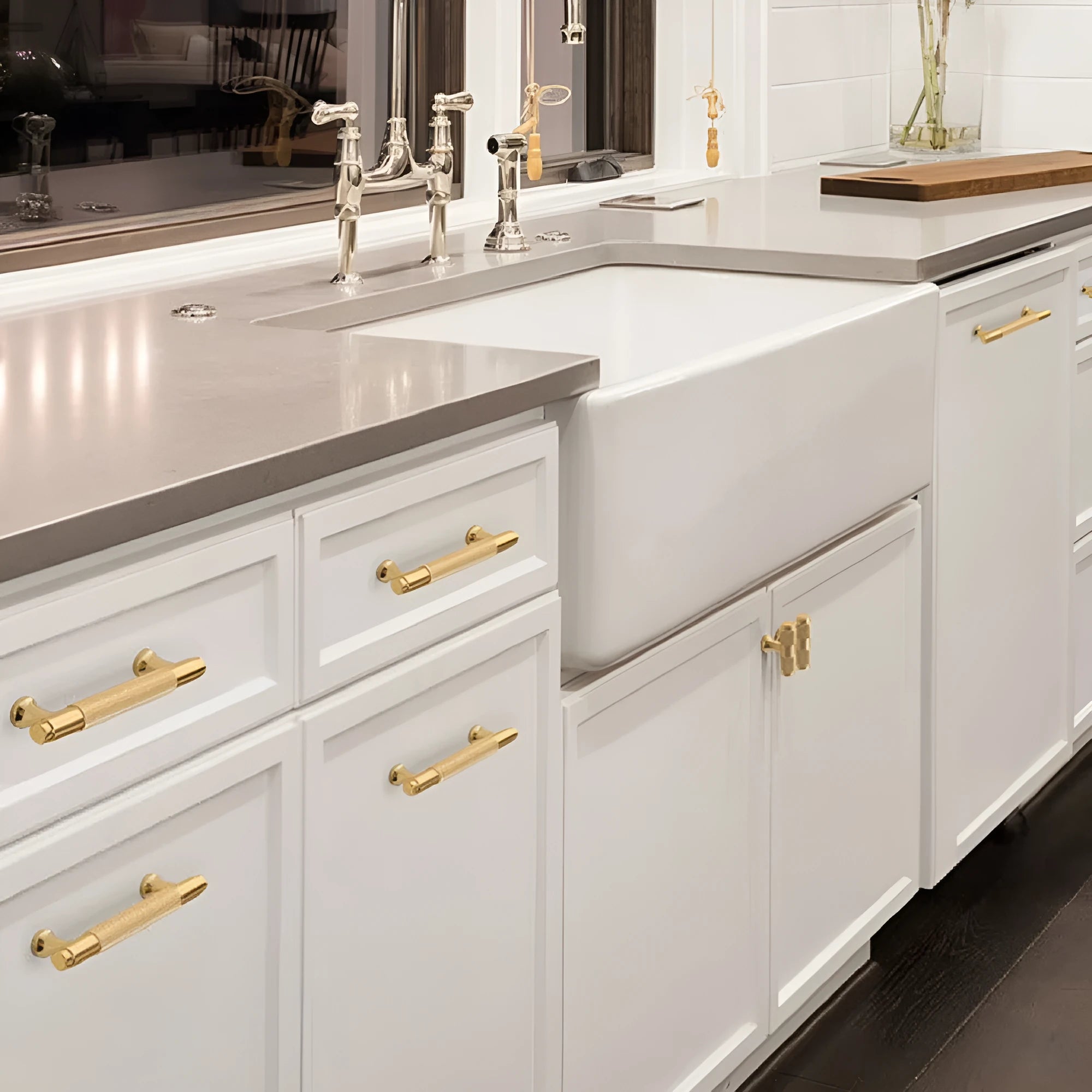 Brushed brass aluminium furniture handle with European light luxury design for cabinets