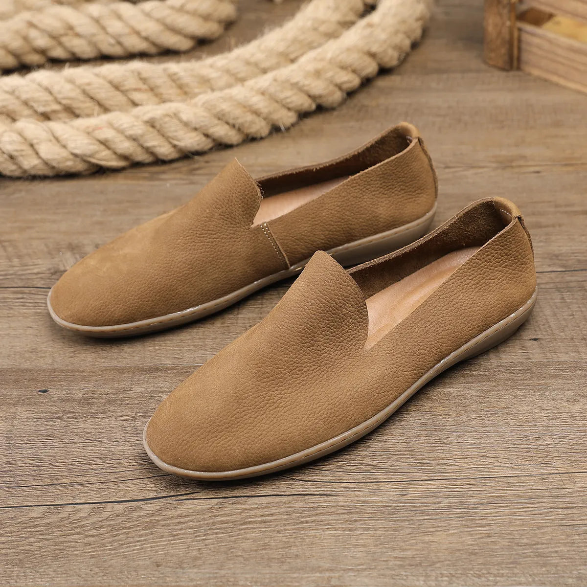 Men's handmade casual shoes in khaki with low-top wedge design and rubber soles