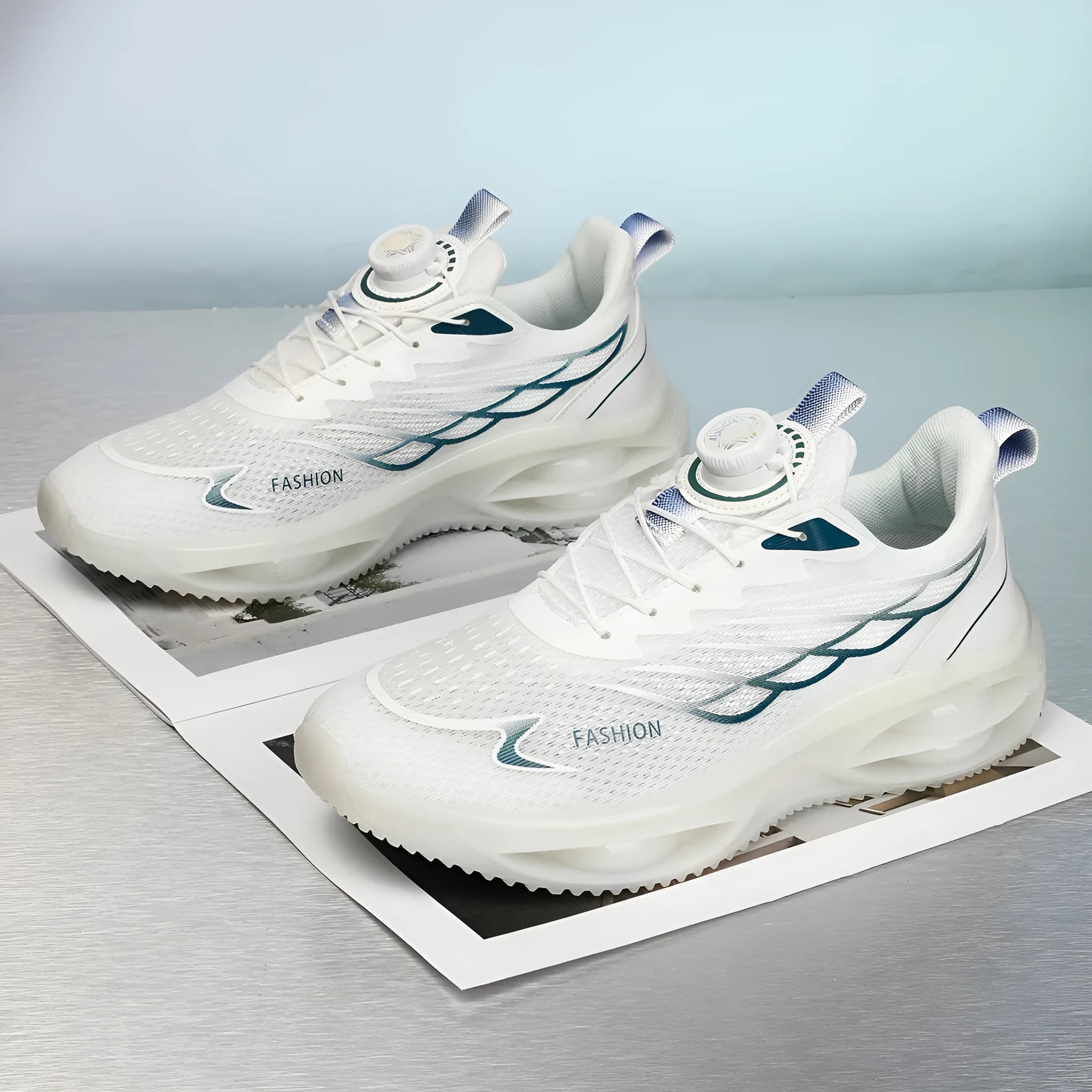 Casual running shoes in sky blue with PU mesh upper and rubber sole, low-top design