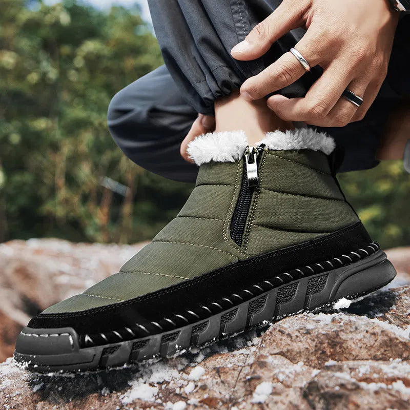 Men's plus size snow boots in black with artificial plush lining and non-slip rubber soles