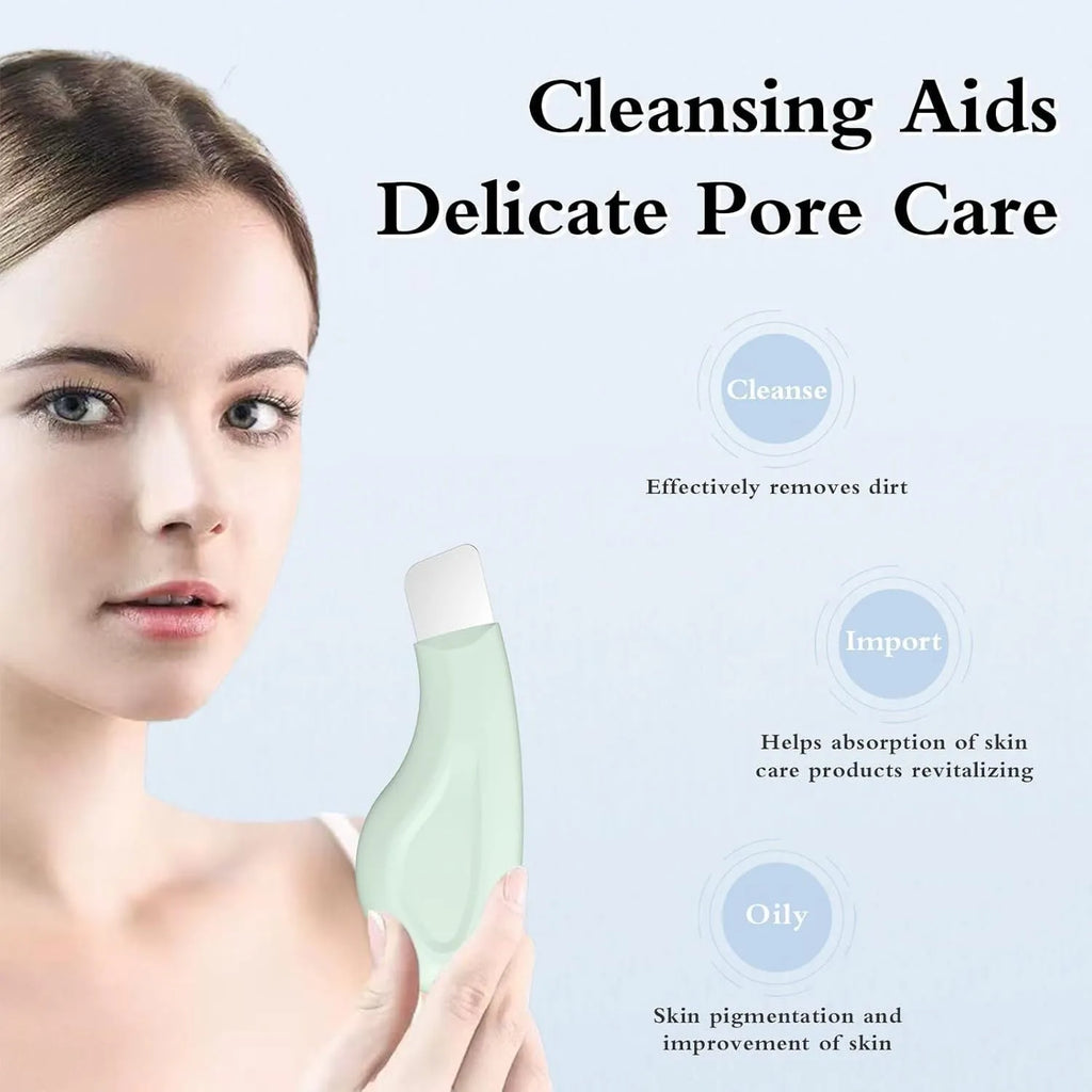 Green stainless steel pore scraper facial tool with a non-slip handle for blackhead removal.