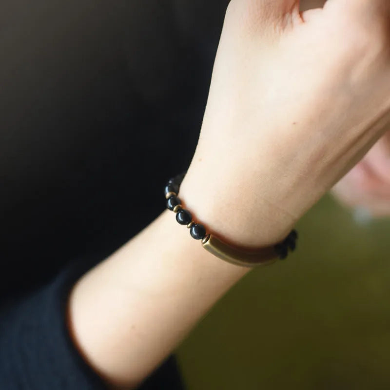 Layered ethnic bracelet with stone beads and brass details in sizes 15 to 18 yards