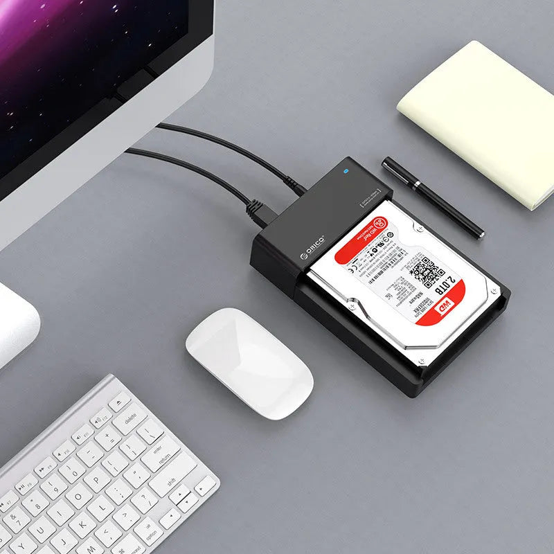 Black universal hard disk box enclosure for 2.5 and 3.5 inch SATA drives with data cable