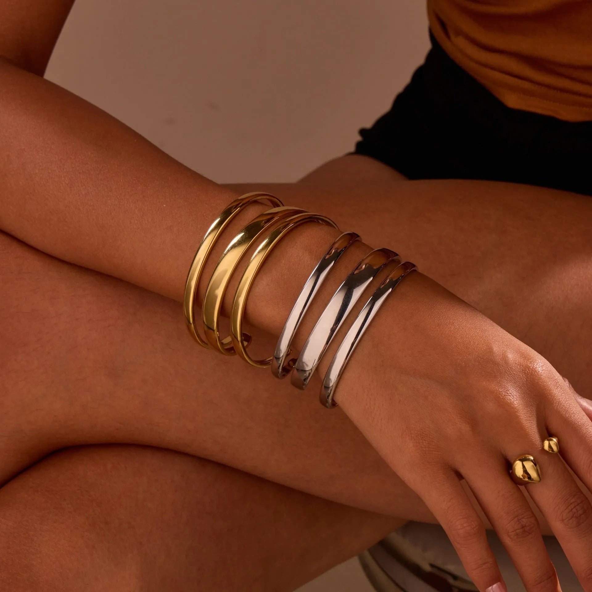 Stainless steel women's bracelet with geometric design and 18K gold electroplating in gold and steel colour options