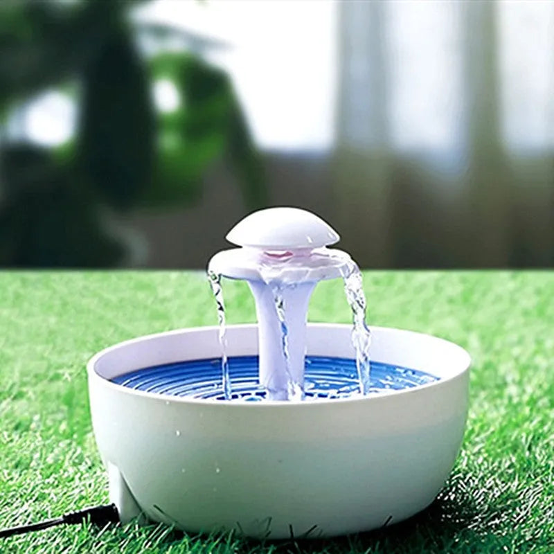 White automatic circulating water fountain for cats and dogs made of ABS plastic with dimensions 20x20x15cm