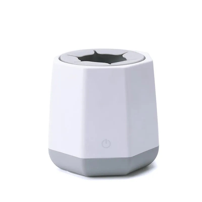 Baby smart electric milk shaker in white plastic and silicone, 110x110x110mm, with blue trim and USB cable