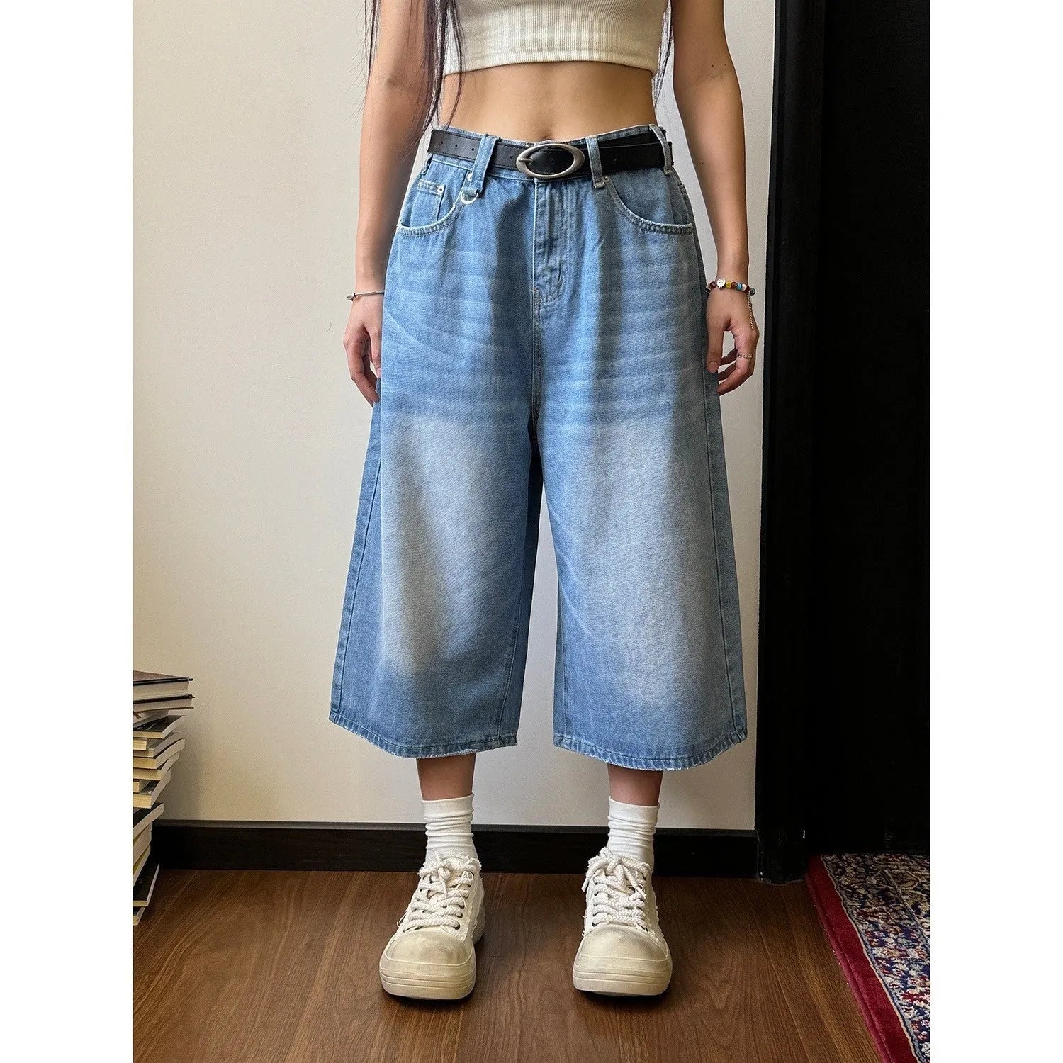 Men's straight-leg denim shorts in blue with micro-elastic fabric and fifth pants length