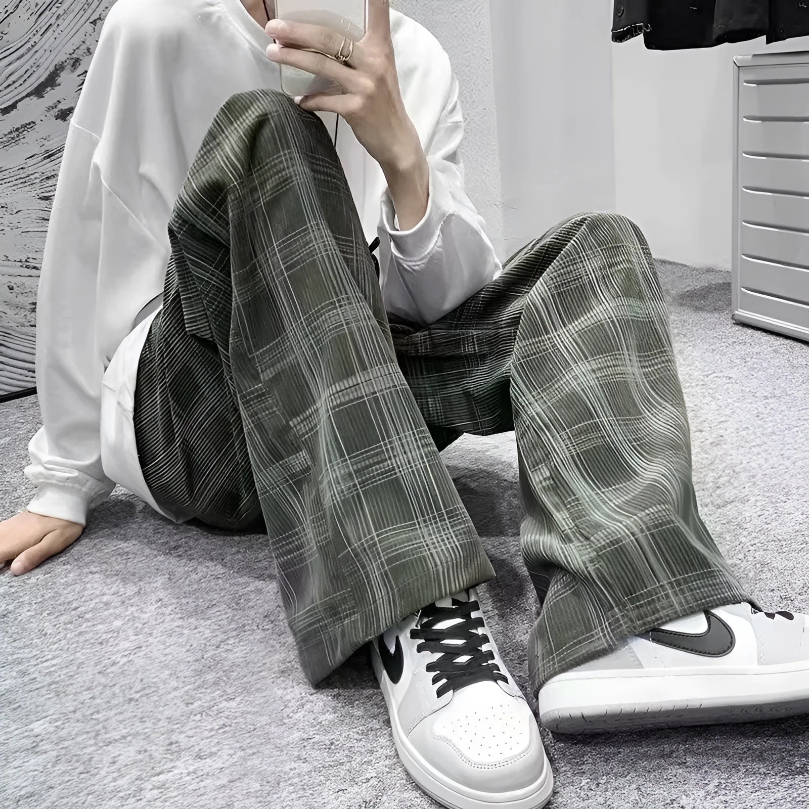 Men's black and green plaid pattern loose-fit straight-leg casual trousers on mid-waist