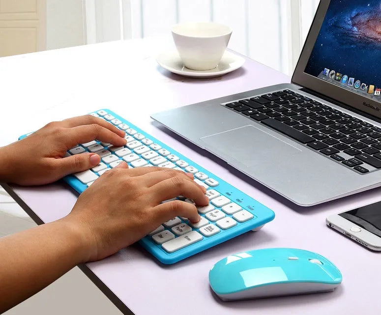 Wireless keyboard and mouse set in choice of colours with 96-key keyboard and adjustable DPI mouse