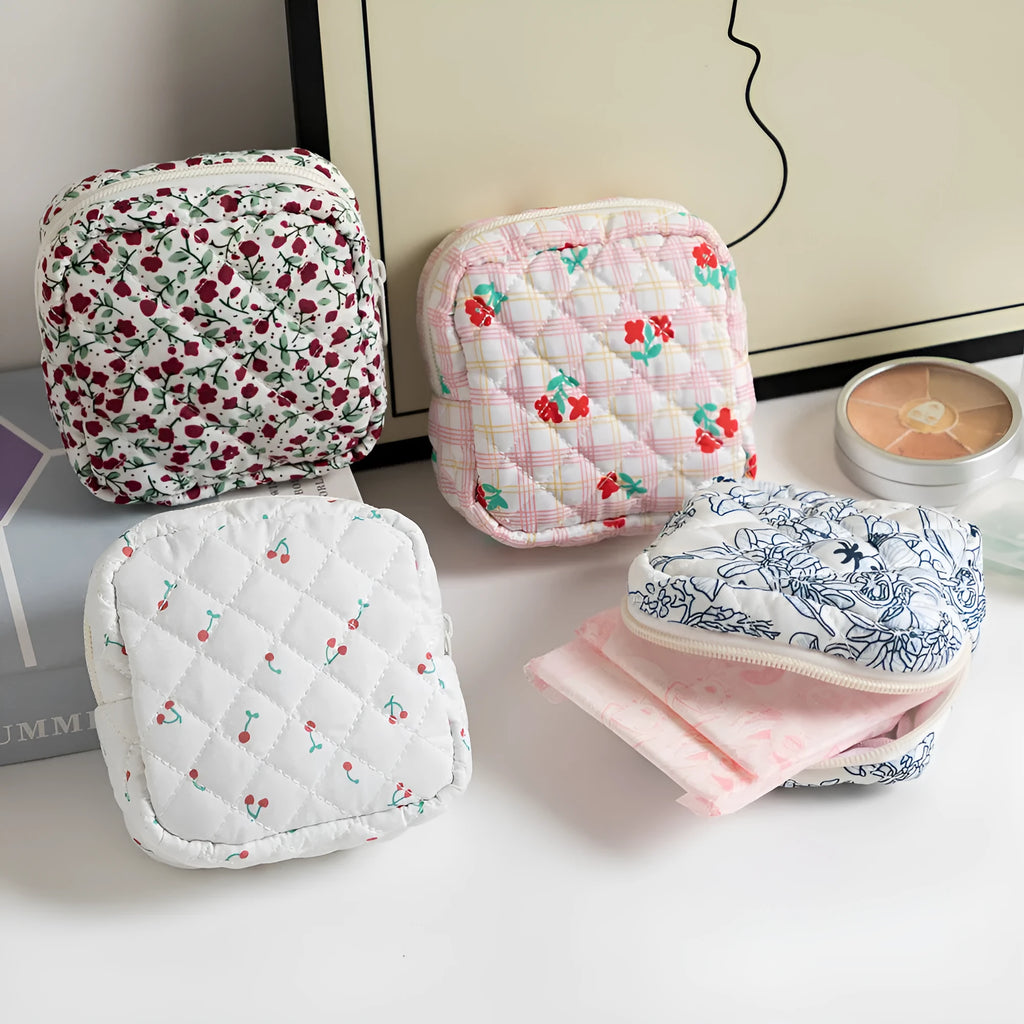 Women's key storage bag in floral patterns with breathable polyester construction