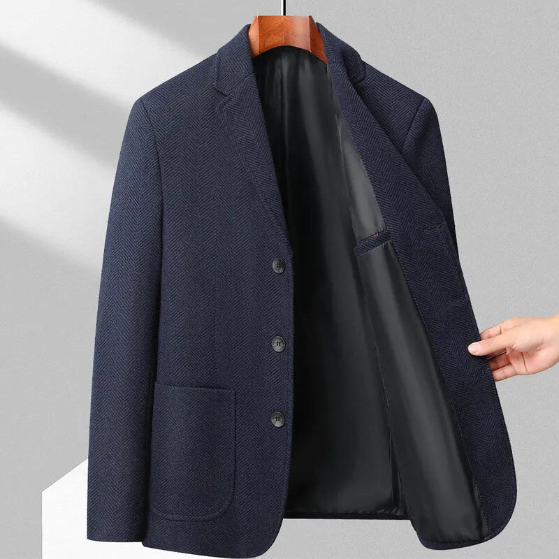 A man wearing a simple, solid-colour loose-fit suit coat for spring or autumn.