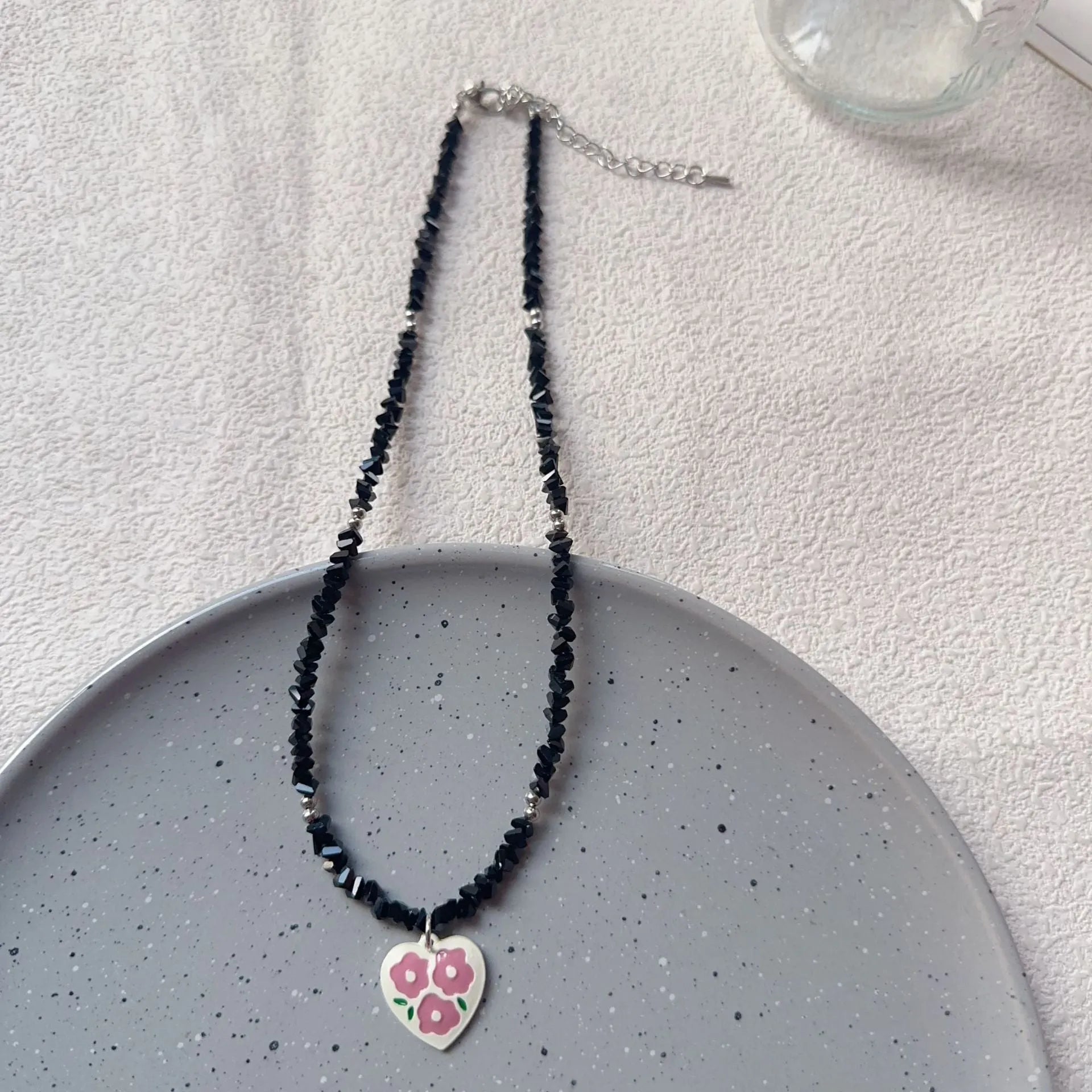 Handmade non-fading beaded necklace for women with plastic beads in picture colour, OL style
