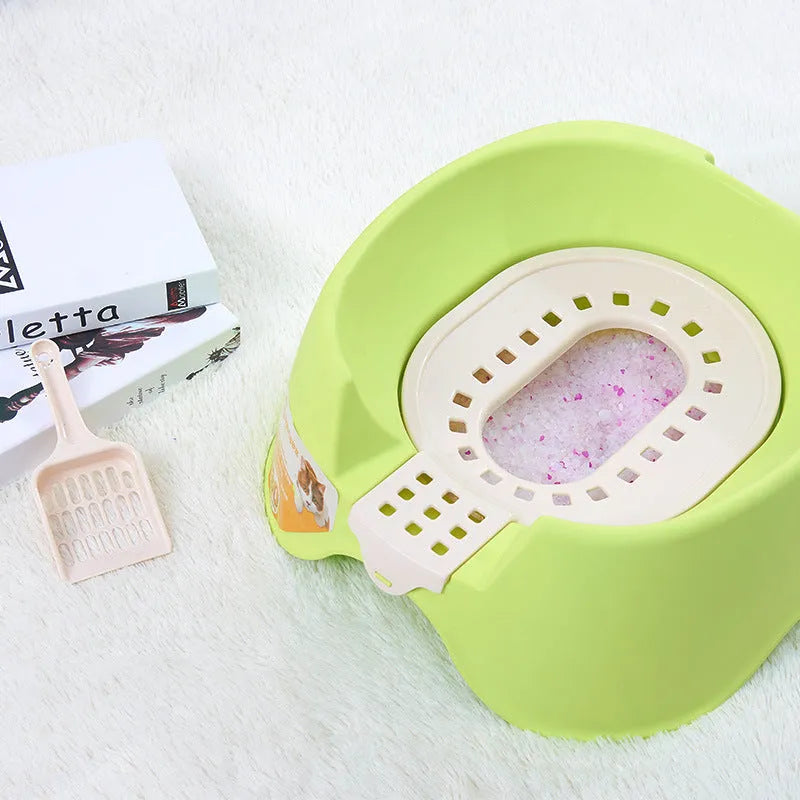 Semi-enclosed oversize cat litter pan in green made of PP resin plastic with smooth surface