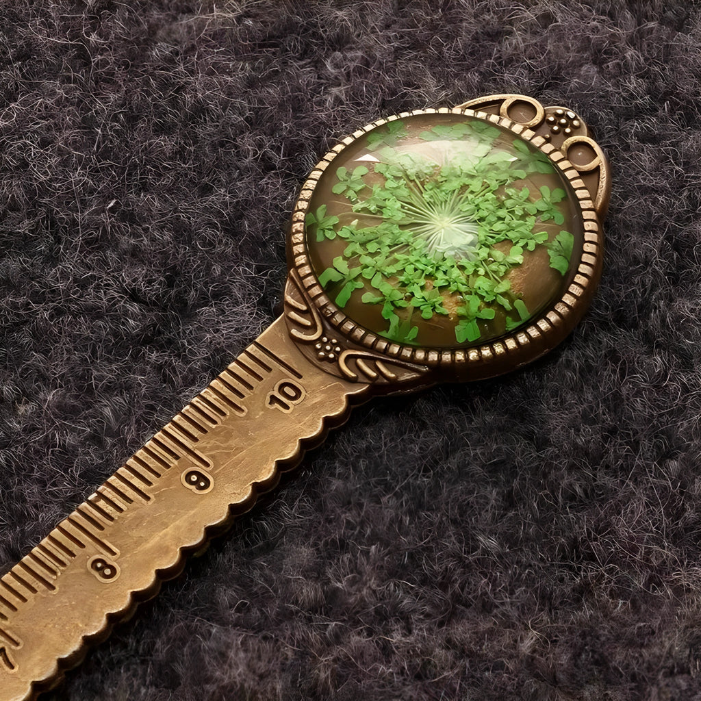 Handmade dried flower gypsophila ruler bookmark measuring 12 cm with lace flowers, daffodils, and clovers