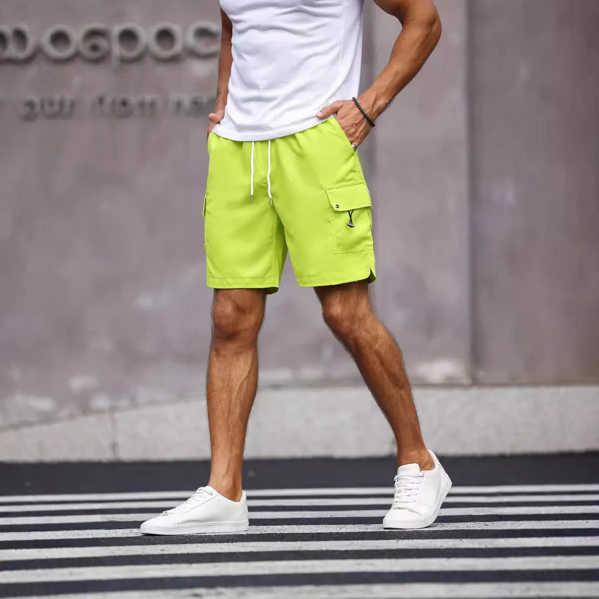 Men's loose fit workwear shorts in cool silk cotton fabric with micro-elastic waistband