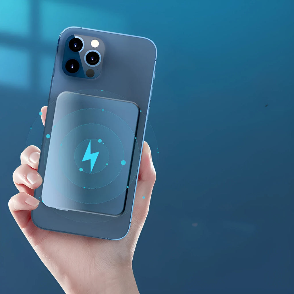 Silver aluminium wireless magnetic charging power bank with 5000mAh capacity for Apple devices