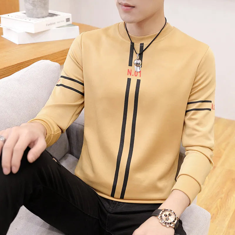 Mens printed long-sleeve T-shirt in black with stripe pattern, round neck, straight fit on model