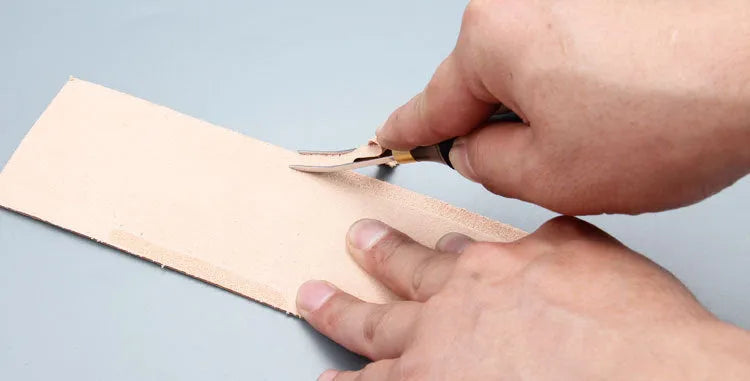 Shovel edge thinning knife with sectional cutting drum and leather handle.