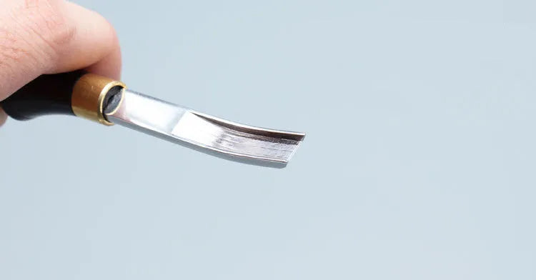 Shovel edge thinning knife with sectional cutting drum and leather handle.