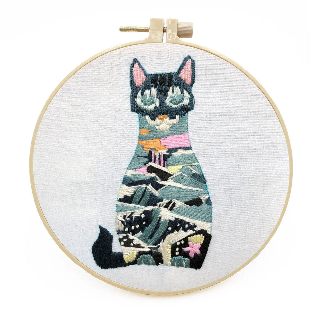 Three-dimensional European embroidery kit with cat designs for beginners including stretch frame