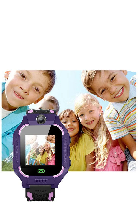 Z6 Q19 children's smart phone watch with GPS positioning in green colour showing 1.44-inch touch screen display