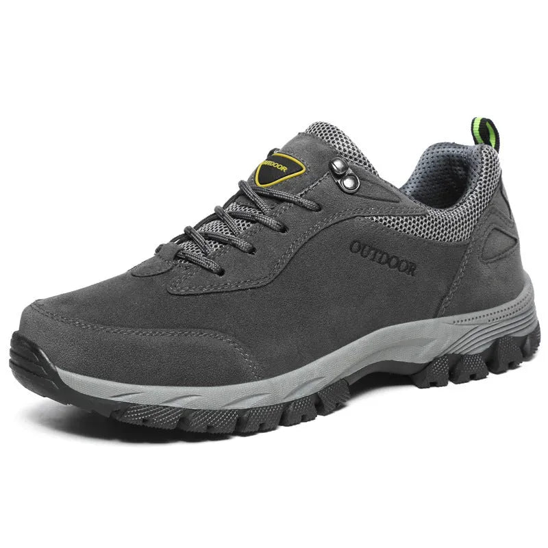 Men's large size low-cut hiking shoe in army green with viscose rubber sole.