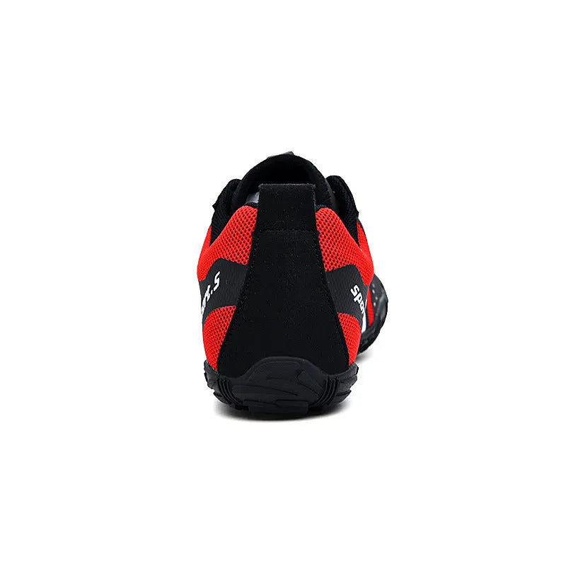 Quick-drying outdoor wading shoes in mesh with printed design and rubber sole.