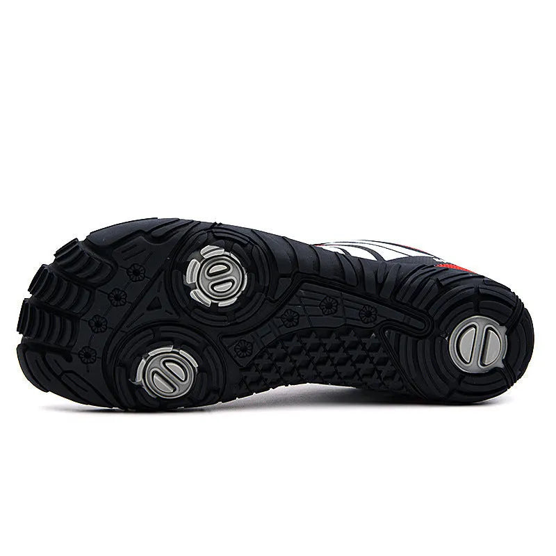 Quick-drying outdoor wading shoes in mesh with printed design and rubber sole.