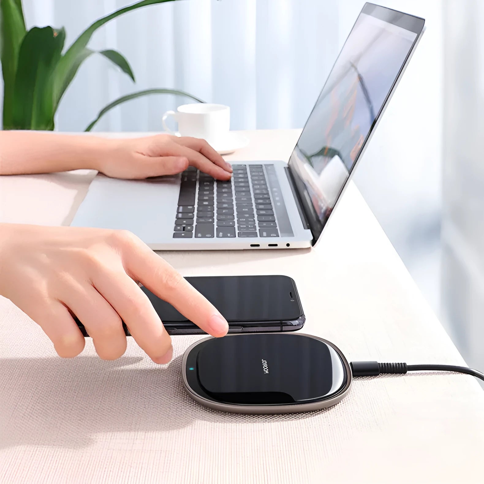 Square 15W wireless charging pad with zinc alloy and glass construction for mobile phones