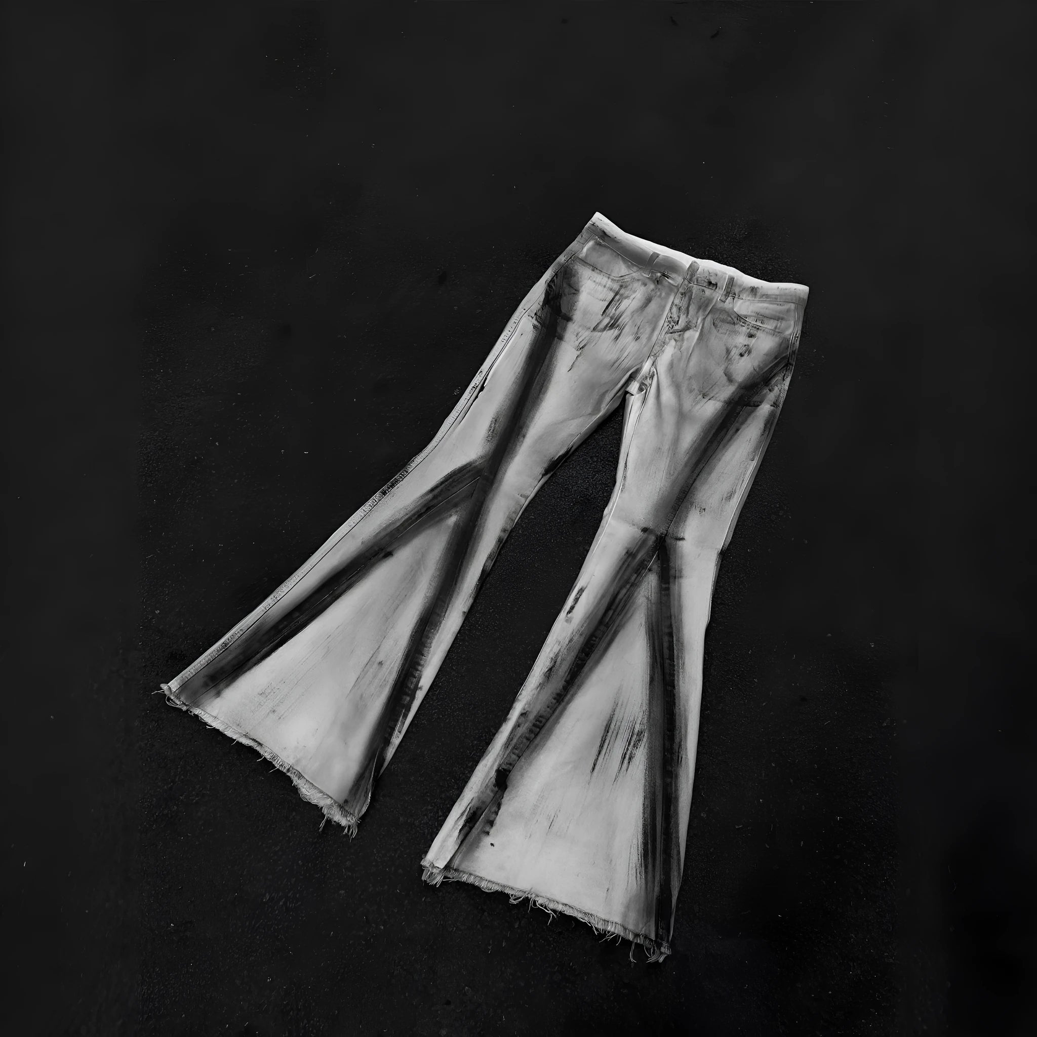 American street retro style heavy rough selvedge jeans with a black ribbon gradient wash on a mid-waist fit.