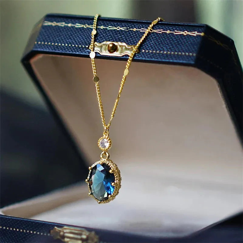 Gold geometric pendant necklace with French retro design and electroplated copper construction