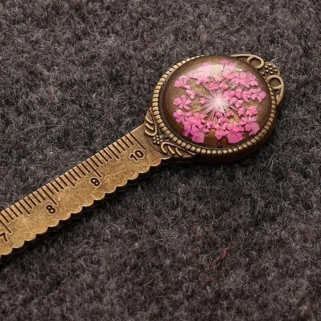 Handmade dried flower gypsophila ruler bookmark measuring 12 cm with lace flowers, daffodils, and clovers
