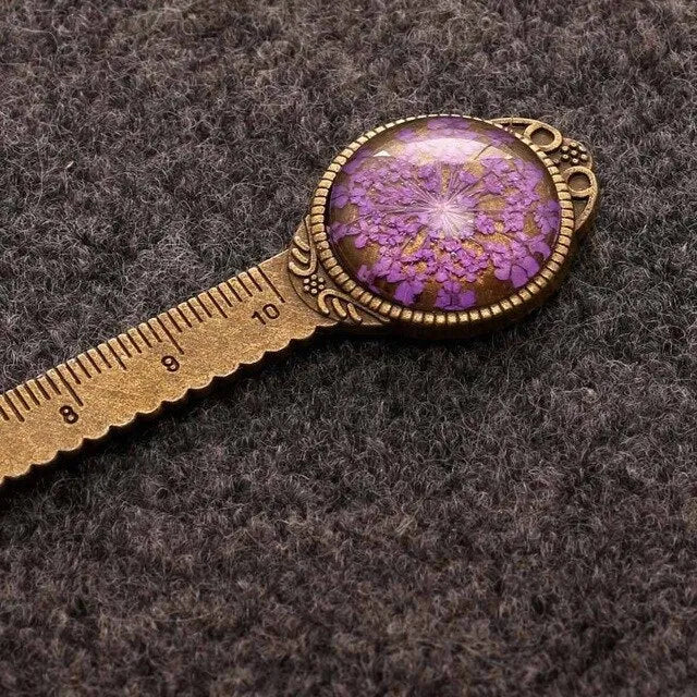 Handmade dried flower gypsophila ruler bookmark measuring 12 cm with lace flowers, daffodils, and clovers
