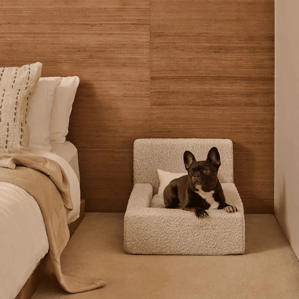 White dog mat with backrest and milk apricot fabric, suitable for small, medium, and large cats and dogs