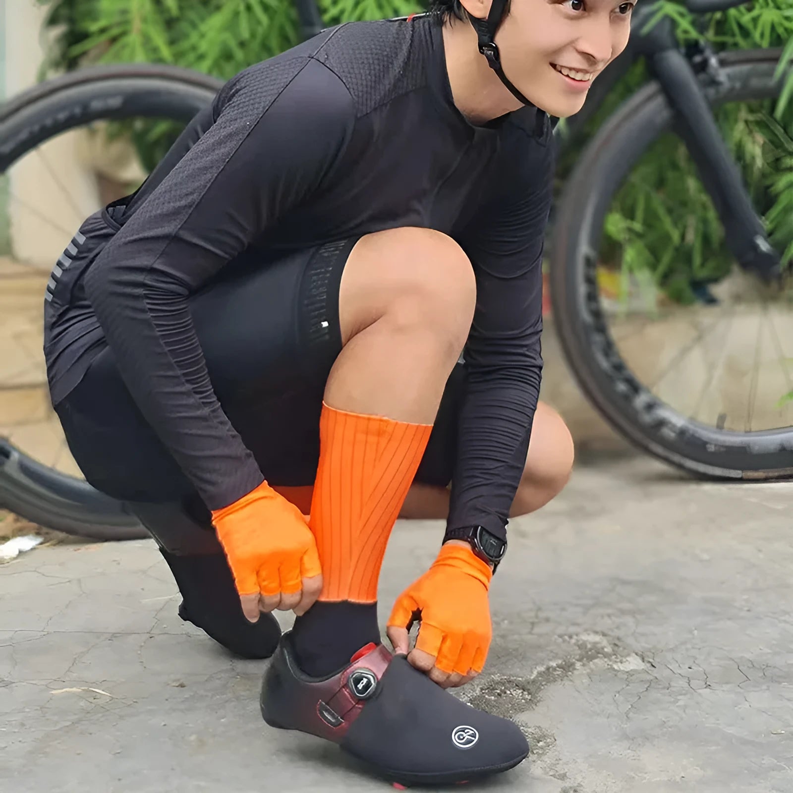 A pair of athletic socks for cycling and running in a chemical fibre blend, shown in one of six available colours.