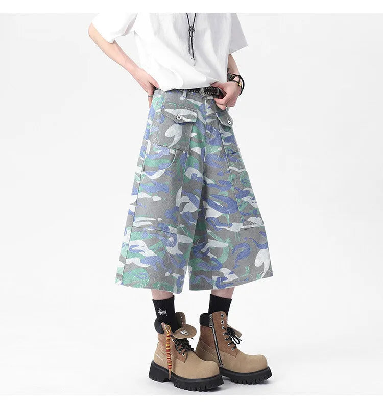 Camouflage pattern cropped work trousers with straight leg cut and multiple pockets