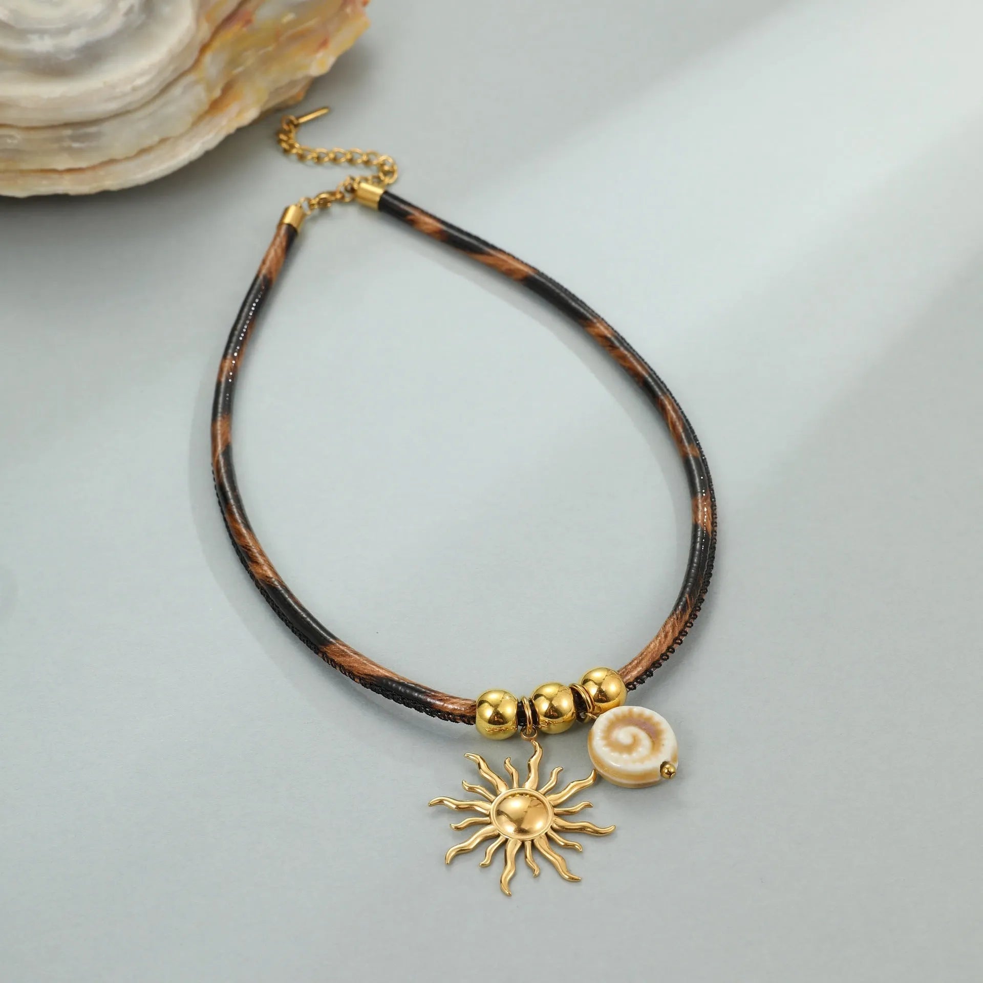 Geometric leopard pendant necklace on a stainless steel chain with adjustable length between 41cm and 50cm.