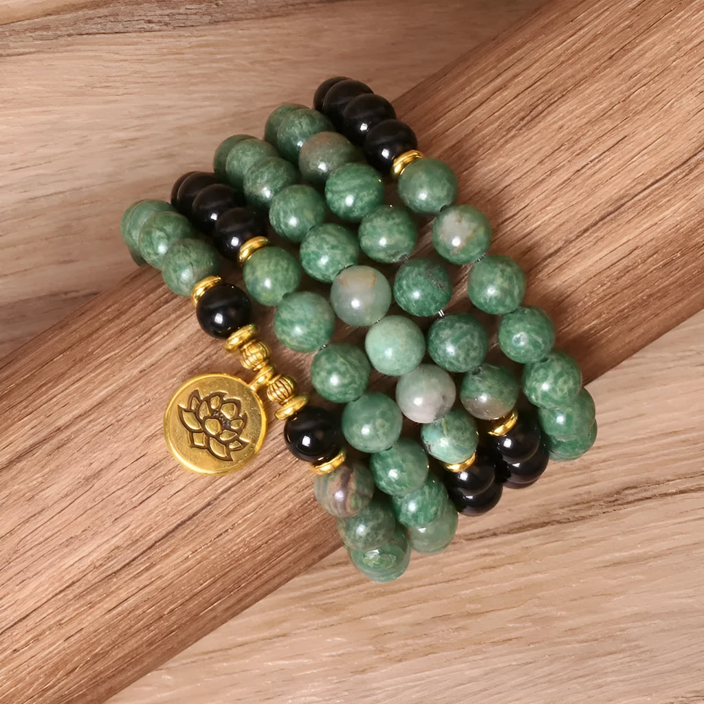 Green and black alloy elastic beaded bracelet with natural style on wrist