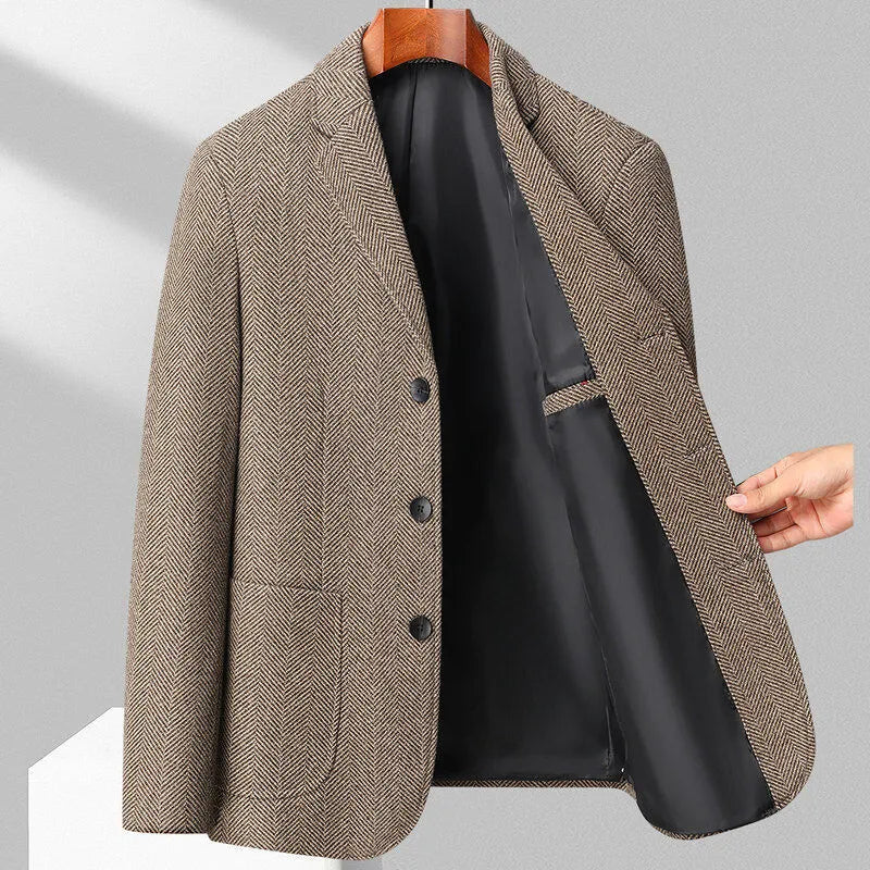 A man wearing a simple, solid-colour loose-fit suit coat for spring or autumn.