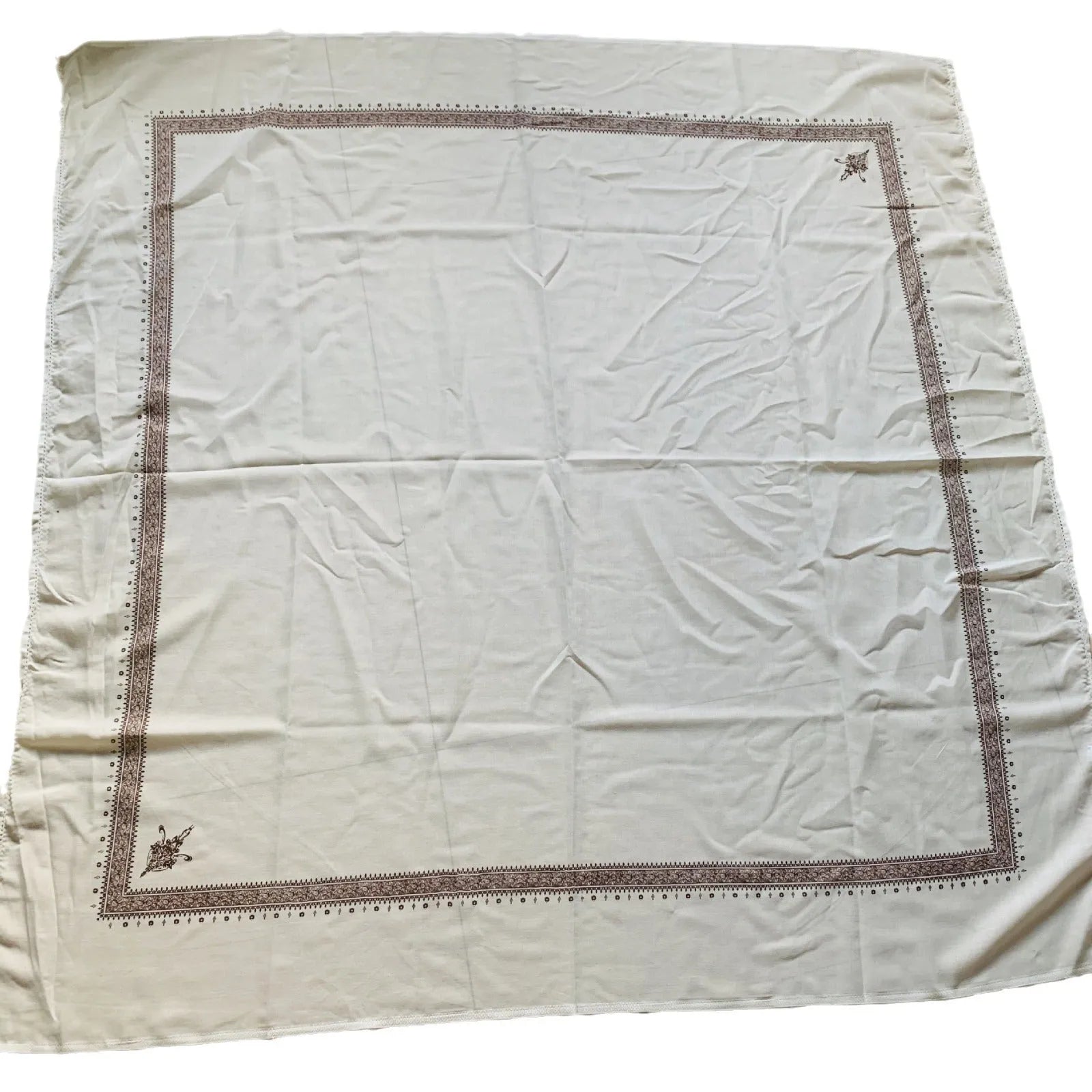 Printed polyester square scarf in brown, gray, green, purple, magenta, or navy blue, measuring 138 x 138 cm.