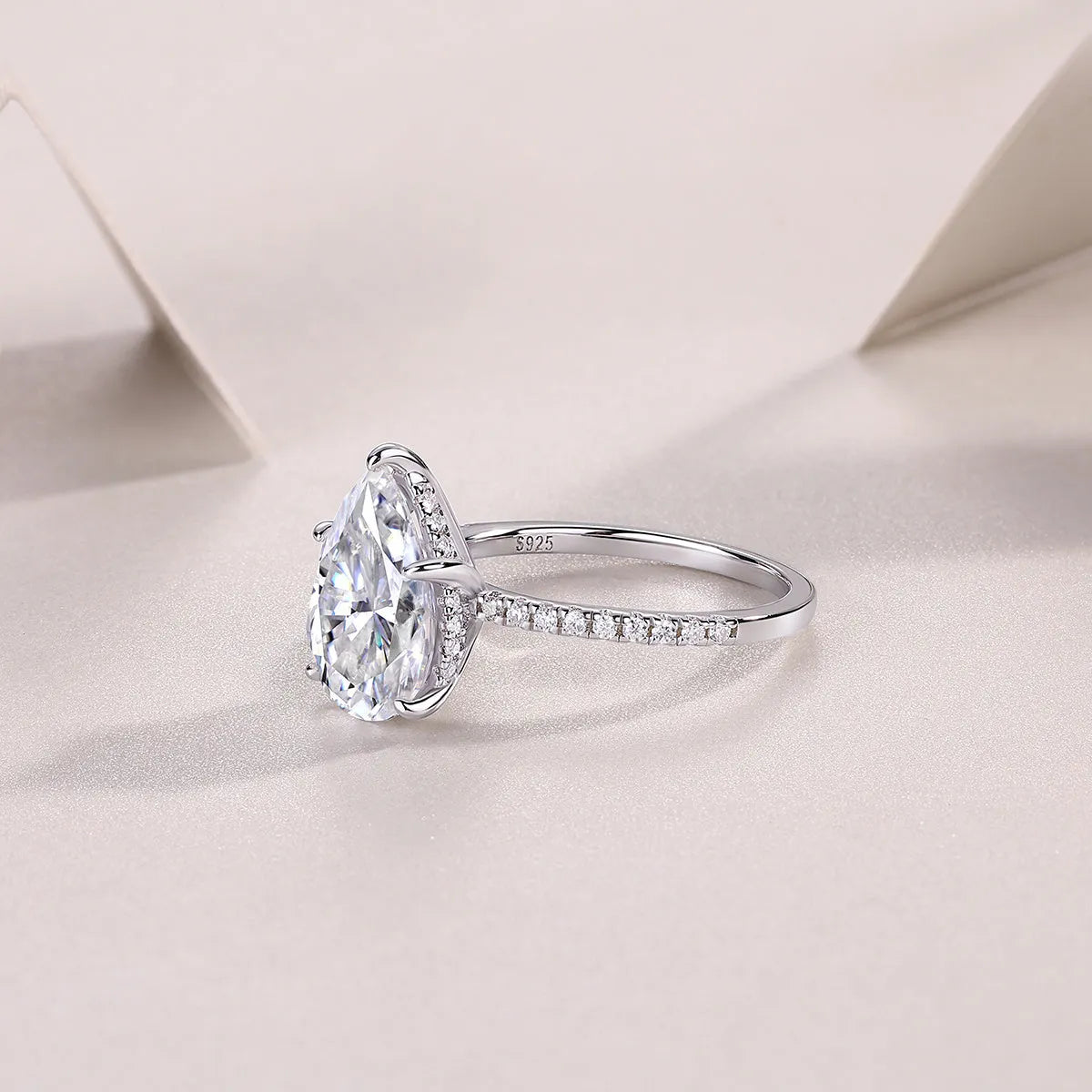 Light And Shadow wedding ring set with pear-shaped moissanite 9x13mm on silver platinum-plated band