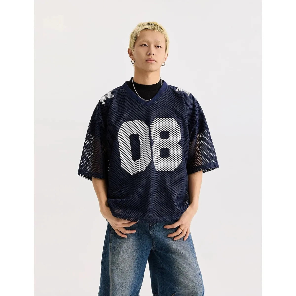 Loose-fit half-sleeve polyester pullover shirt in black or navy blue with letter pattern